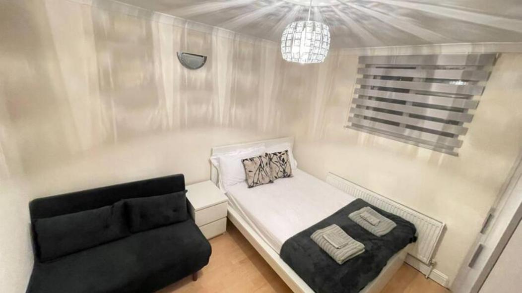Entire 3 Bedroom Home - Minutes To Emirates Stadium! Londra Exterior foto