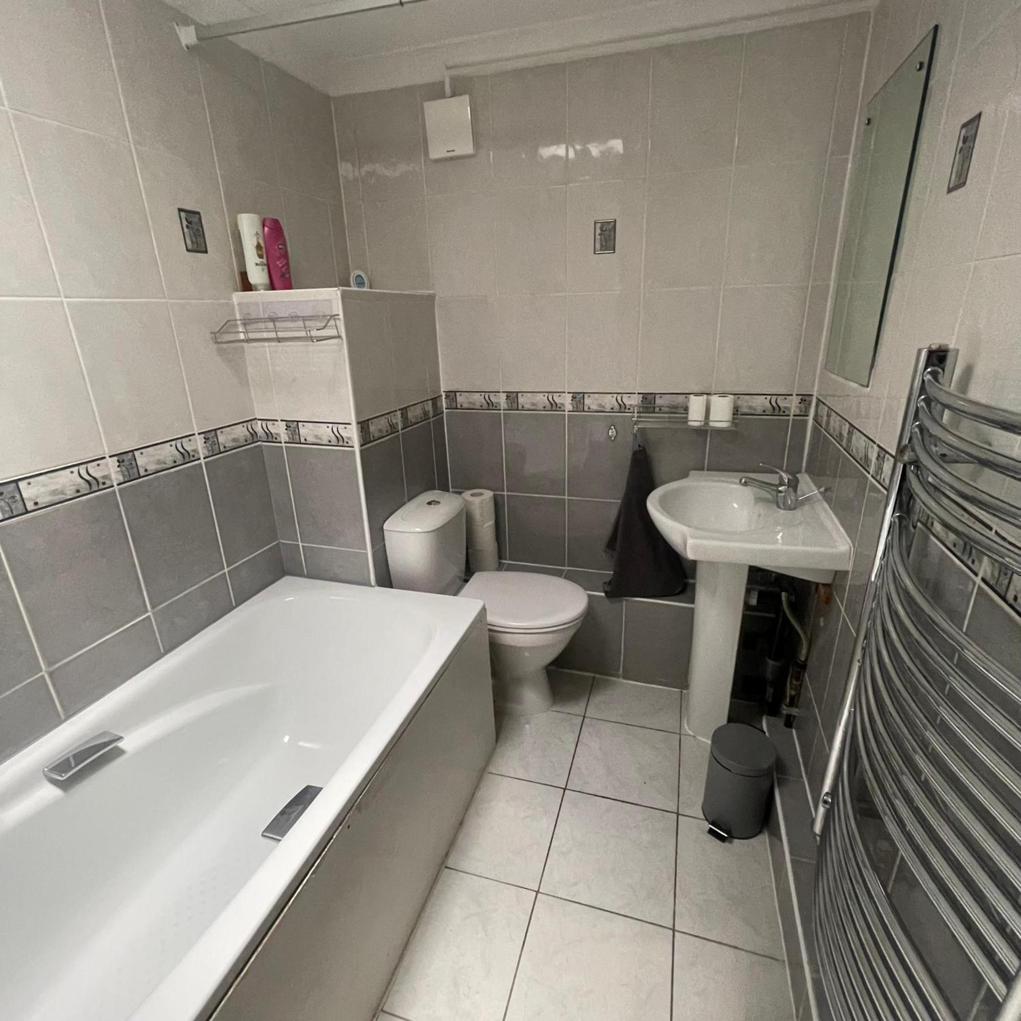 Entire 3 Bedroom Home - Minutes To Emirates Stadium! Londra Exterior foto